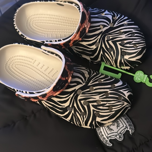 NWT Printed Crocs size 10 woman - no box - Picture 4 of 4